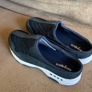 Easy Spirit Traveltime Clog- Navy Size 10